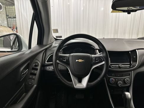 Used 2018 Chevrolet Trax LT w/ LT Convenience Package FWD image 14