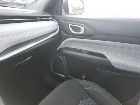 Used 2025 Jeep Compass Sport AWD/4WD image 29