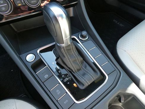 Used 2019 Volkswagen Jetta R-Line image 25