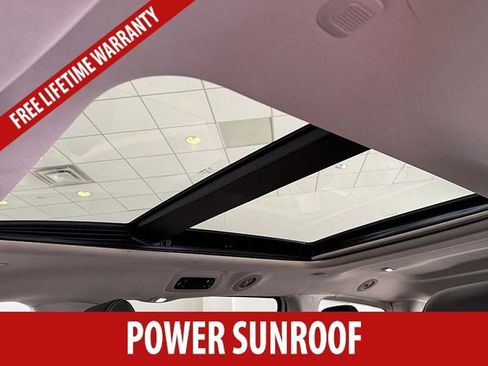 Used 2023 Chrysler Pacifica Limited FWD image 24