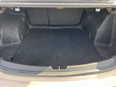 Used 2019 Chevrolet Malibu LT w/ Leather Package FWD image 19