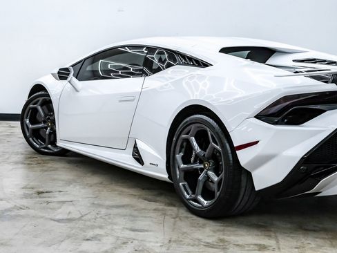 Used 2023 Lamborghini Huracan Tecnica image 10