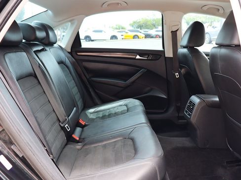 Used 2015 Volkswagen Passat TDI SEL Premium FWD image 27