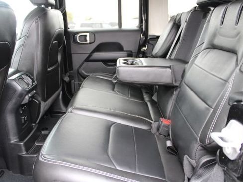 Used 2022 Jeep Wrangler Unlimited Sahara w/ Cold Weather Group AWD/4WD image 42