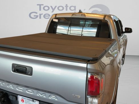 Used 2022 Toyota Tacoma Limited AWD/4WD image 37