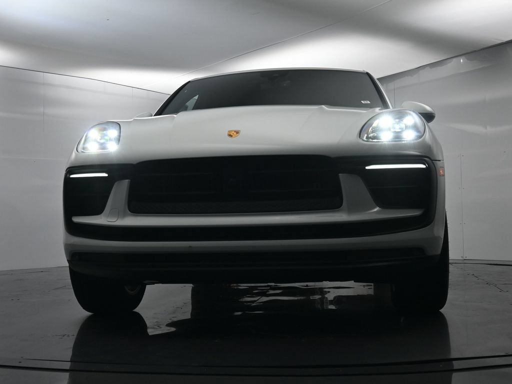 Certified 2025 Porsche Macan AWD/4WD image 56