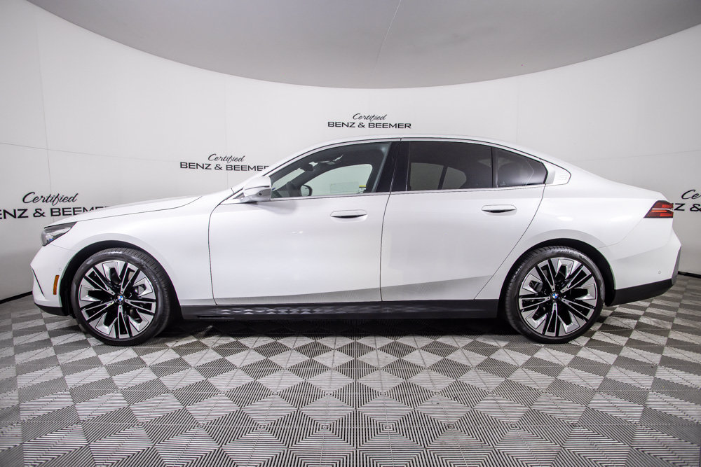 Used 2024 BMW 530i w/ Premium Package RWD image 10