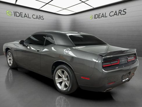Used 2019 Dodge Challenger SXT RWD image 7