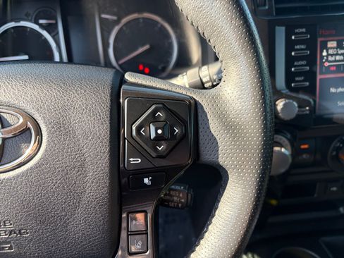 Used 2022 Toyota 4Runner TRD Off-Road Premium AWD/4WD image 15
