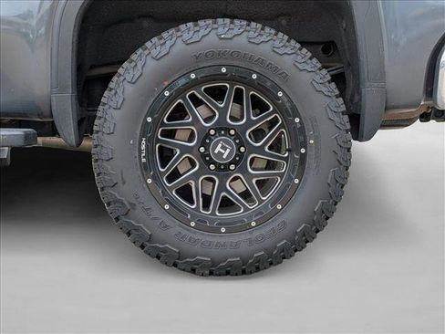 Used 2019 GMC Sierra 1500 SLT AWD/4WD image 9