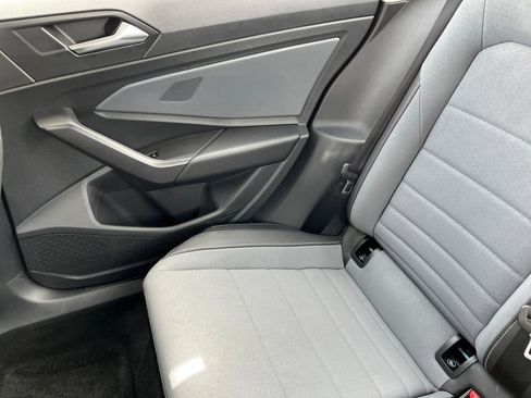 Used 2025 Volkswagen Jetta SE image 39