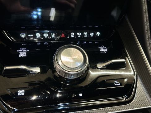 Used 2024 Jeep Grand Wagoneer L Series II w/ Quick Order Packagew 28T image 27