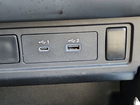 Used 2023 Nissan Frontier SV image 13