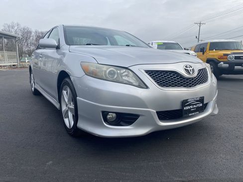 Used 2011 Toyota Camry SE w/ SE Extra-Value Pkg #1 image 3