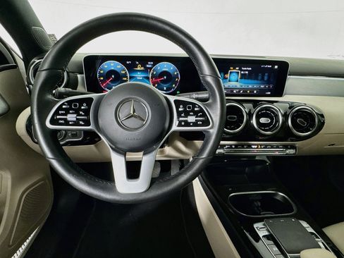 Used 2020 Mercedes-Benz A 220 image 10