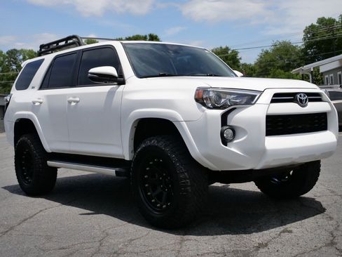 Used 2020 Toyota 4Runner SR5 Premium AWD/4WD image 4