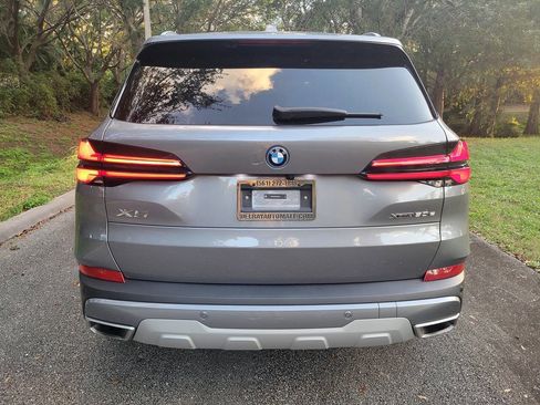 Used 2025 BMW X5 xDrive50e image 6