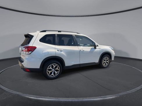 Used 2020 Subaru Forester Premium image 8
