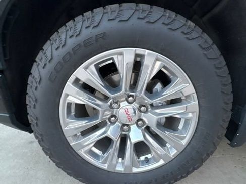 Used 2023 GMC Sierra 1500 Denali w/ Technology Package AWD/4WD image 17