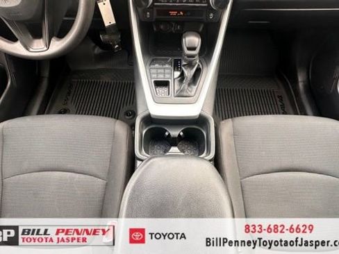 Used 2020 Toyota RAV4 LE image 11