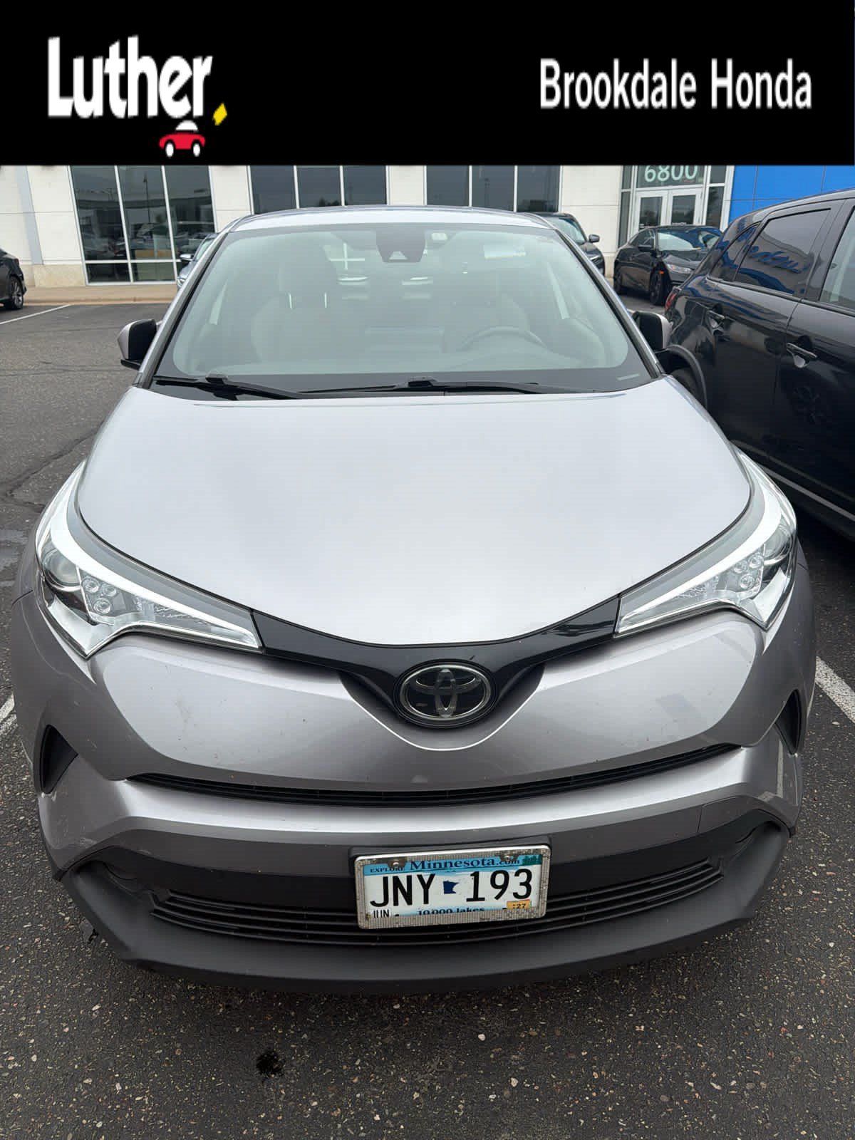 Used 2019 Toyota C-HR XLE FWD image 1