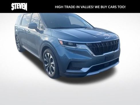 Used 2024 Kia Carnival EX image 3