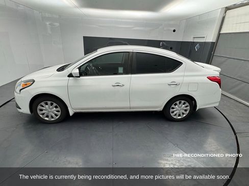 Used 2016 Nissan Versa SV FWD image 2