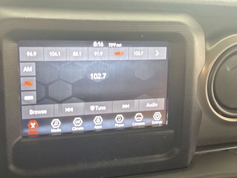 Used 2020 Jeep Gladiator Sport w/ Quick Order Package 24S AWD/4WD image 13