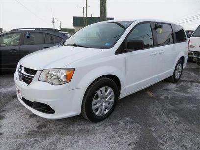 Used 2018 Dodge Grand Caravan SE w/ UConnect Hands-Free Group