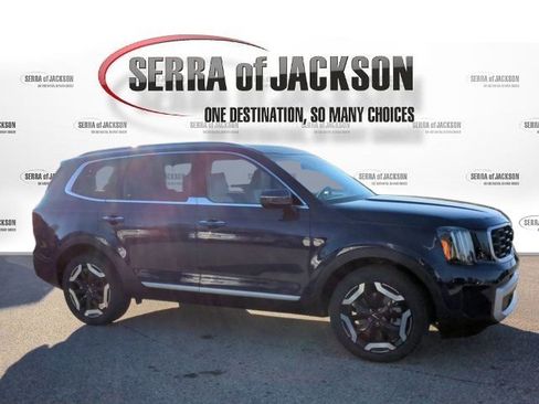 Certified 2024 Kia Telluride S w/ S Sunroof Package FWD image 9