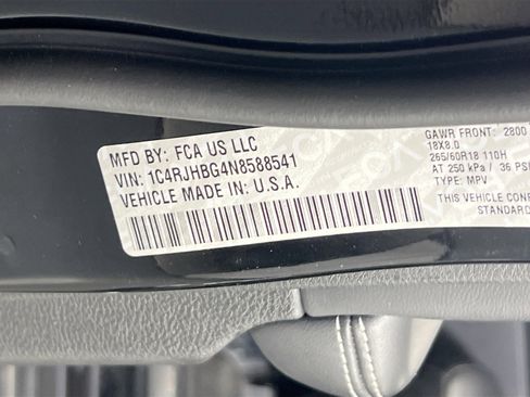 Used 2022 Jeep Grand Cherokee Limited image 30