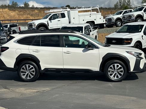 Used 2024 Subaru Outback Premium image 3