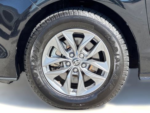 Used 2022 Toyota Sienna LE FWD image 13