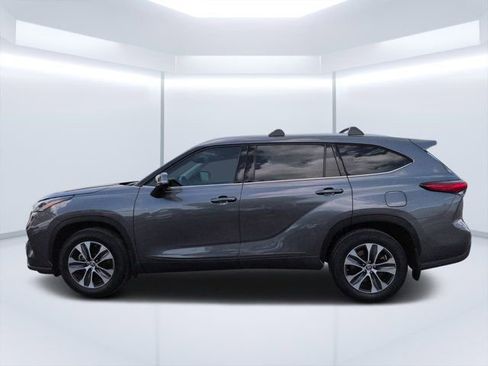 Used 2021 Toyota Highlander XLE FWD image 6