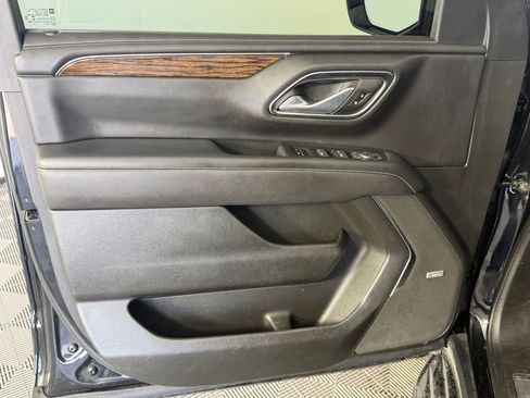 Used 2022 Chevrolet Suburban Premier AWD/4WD image 18