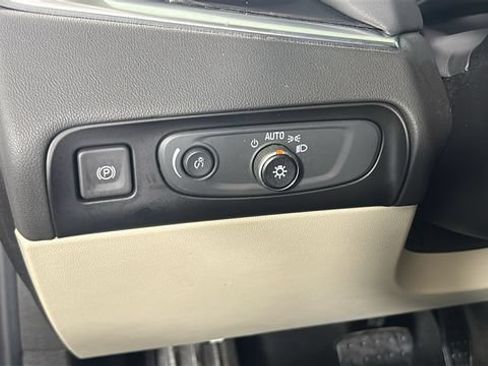Used 2018 Buick Enclave Essence w/ Trailering Package FWD image 19
