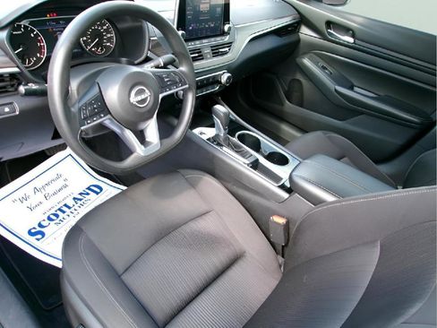 Used 2024 Nissan Altima 2.5 SV FWD image 12