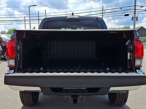 Certified 2021 Toyota Tacoma SR5 AWD/4WD image 32