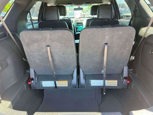 Used 2014 Ford Explorer XLT w/ Equipment Group 202A AWD/4WD image 11