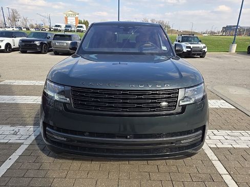 Used 2023 Land Rover Range Rover SE image 2