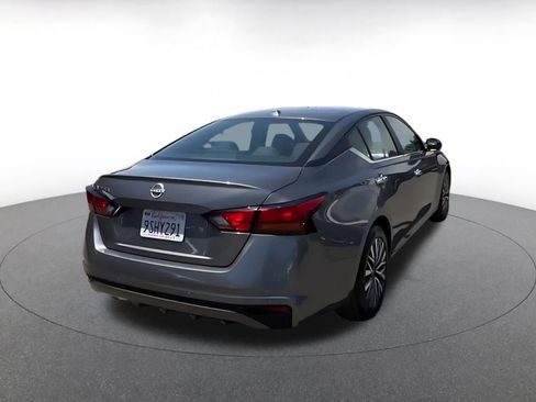 Used 2025 Nissan Altima 2.5 SV FWD image 15