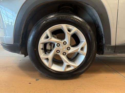 Used 2024 Chevrolet Trax LS w/ LS Convenience Package FWD image 10