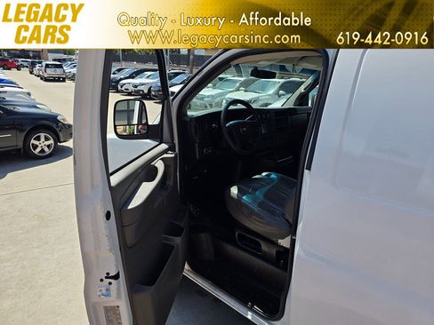 Used 2014 Chevrolet Express 2500 Extended RWD image 30