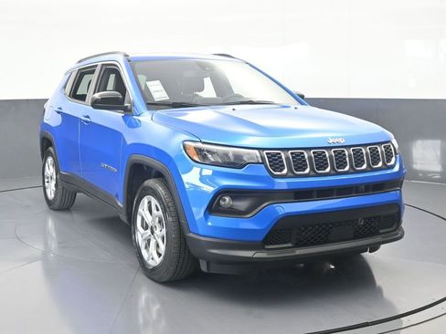 Used 2025 Jeep Compass Latitude AWD/4WD image 9