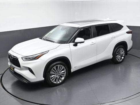 Used 2026 Toyota Highlander Platinum AWD/4WD image 41