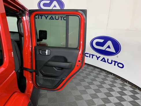 Used 2025 Jeep Wrangler Unlimited Sahara AWD/4WD image 36