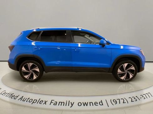 Used 2025 Volkswagen Taos SE w/ Panoramic Sunroof Package AWD/4WD image 6