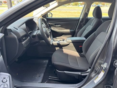 Used 2025 Nissan Sentra SV FWD image 20