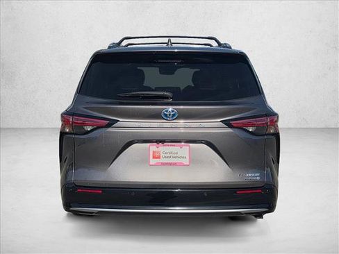 Used 2022 Toyota Sienna Platinum image 7