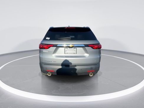 Used 2023 Chevrolet Traverse LT w/ Rear Camera Mirror Package image 7